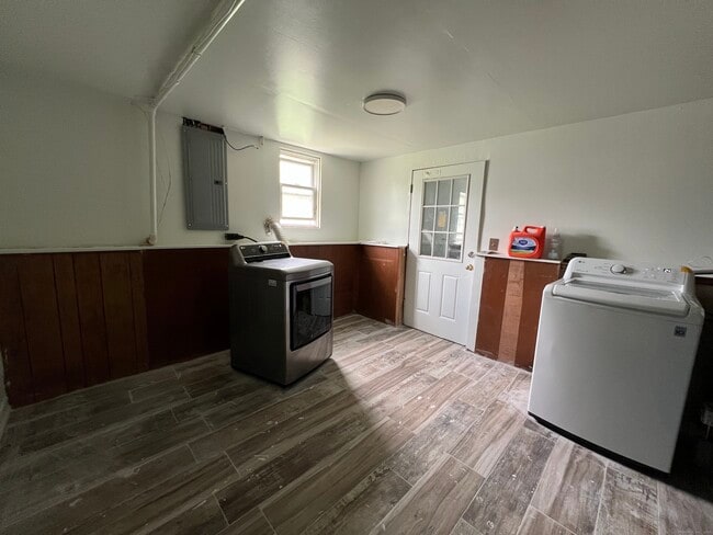 Building Photo - 505 Church St