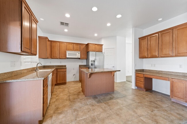 Building Photo - 30595 Sierra Pl