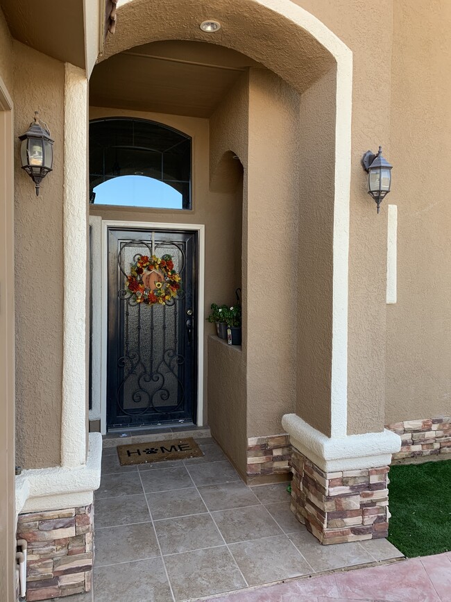 Building Photo - 2600 Snowy Rock Pl