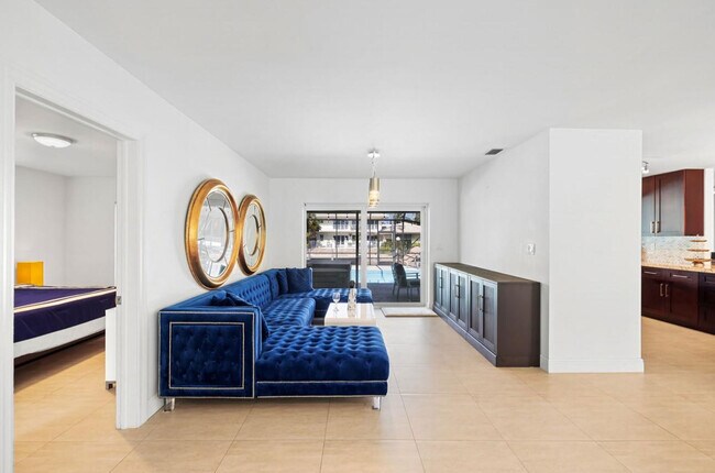 Building Photo - 5921 SW 17th Ct