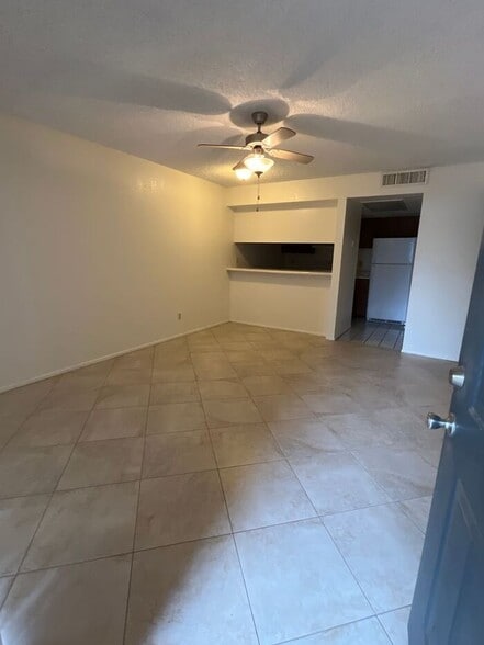 Building Photo - 1201 S McClintock Dr