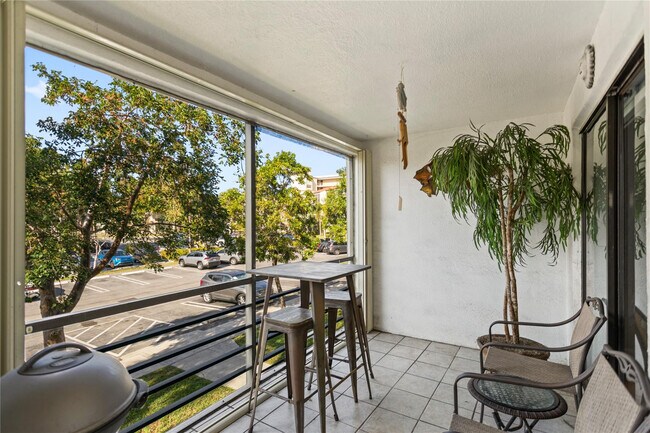 Building Photo - 2312 S Cypress Bend Dr