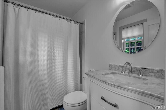 Building Photo - 5940 Thompson Rd