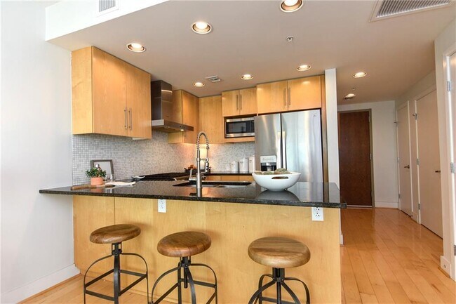 Building Photo - 300 Bowie St