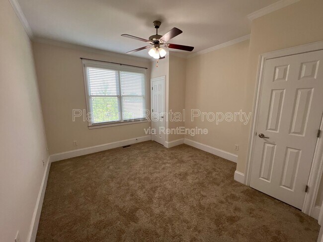 Building Photo - 5520 Viewpoint Ct