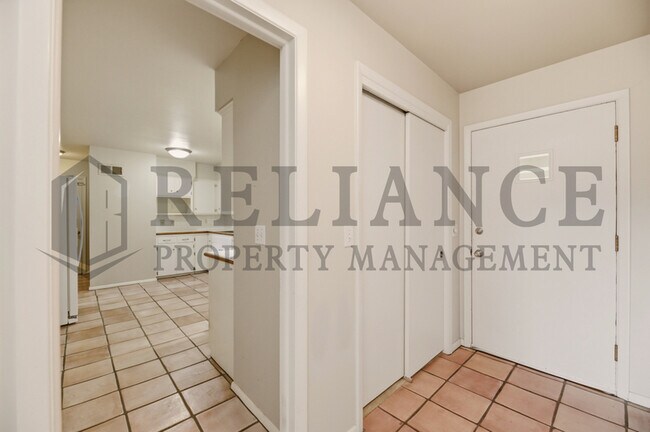 Building Photo - 6517 E Elm St