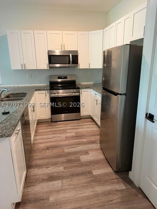Building Photo - 2409 Ansel Ave S