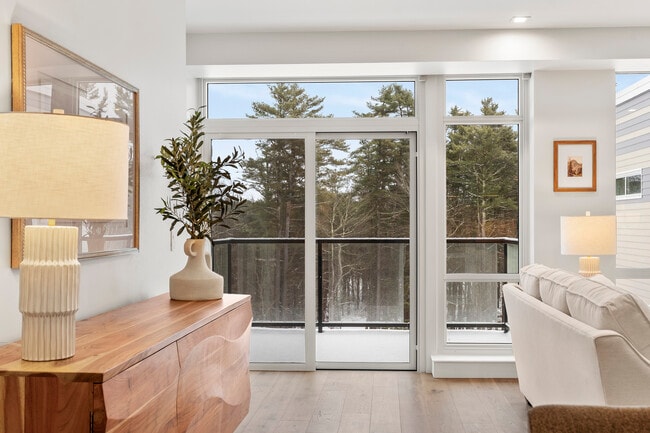 Building Photo - 1 US-1