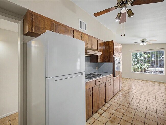 Building Photo - Charming 3-Bedroom Home with Spacious Yard & Versatile Storage!