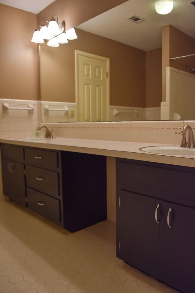 Building Photo - Three Bedroom Two Bath outside Eglin Gates