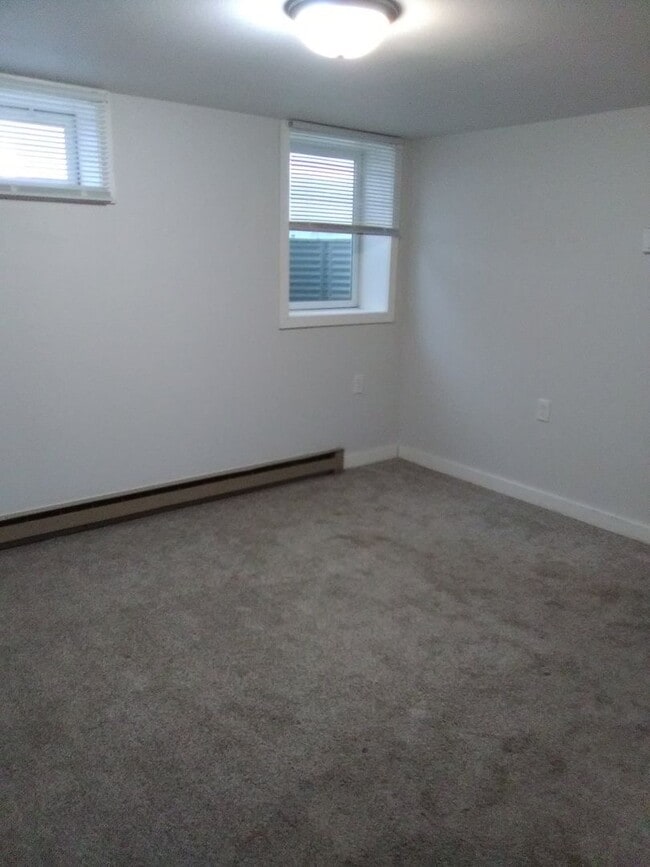 Building Photo - 406 S 11th St