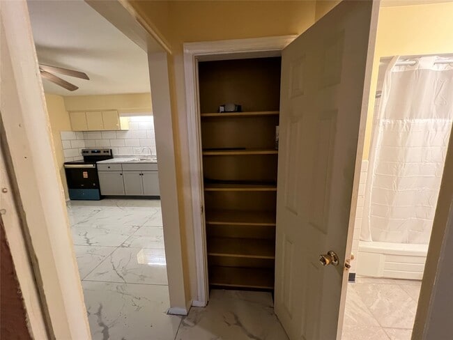 Building Photo - 134 W Main St