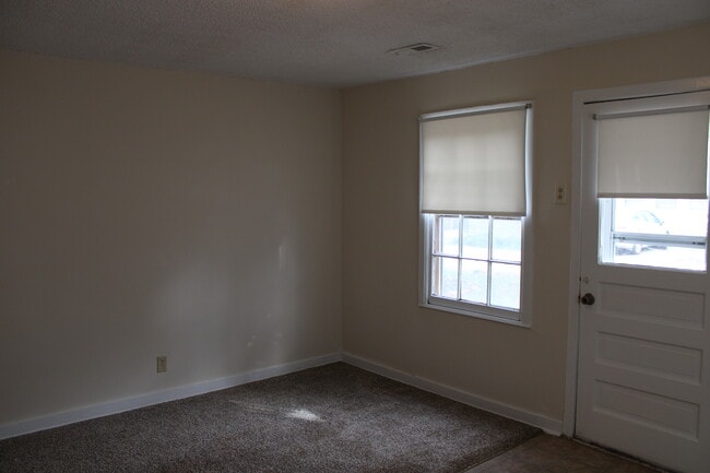 Building Photo - 4347 E Bayley St