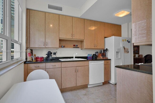 Building Photo - 801 Brickell Key Blvd
