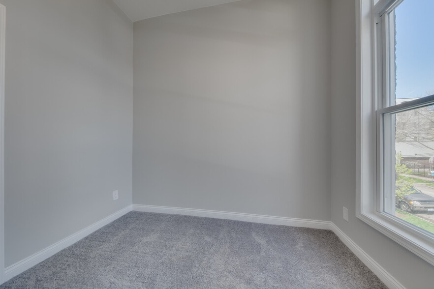 Building Photo - 1536 N Talman Ave