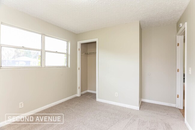 Building Photo - 8645 Samona Dr W