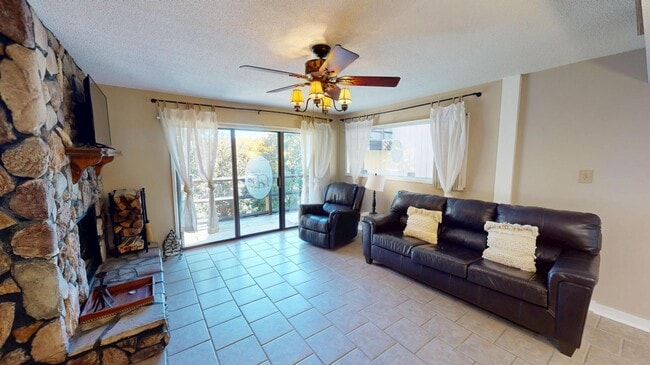 Building Photo - 1081 Cove Rd