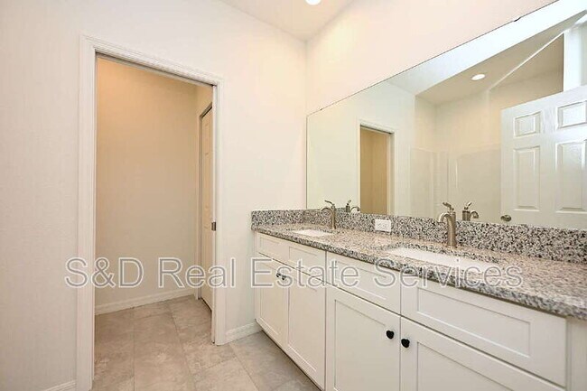 Building Photo - 1013 N Brunnell Pkwy