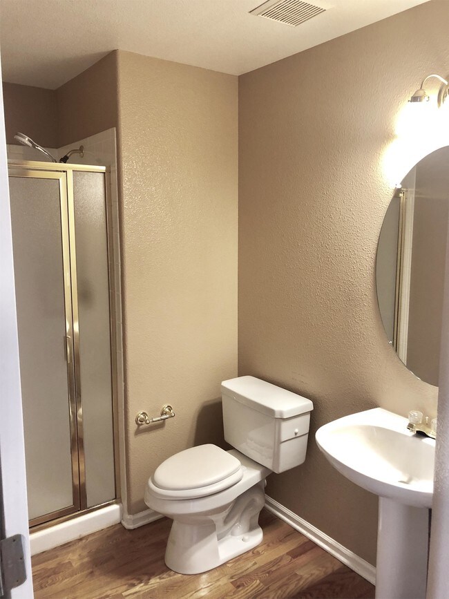 Building Photo - 2585 Clayton Cir