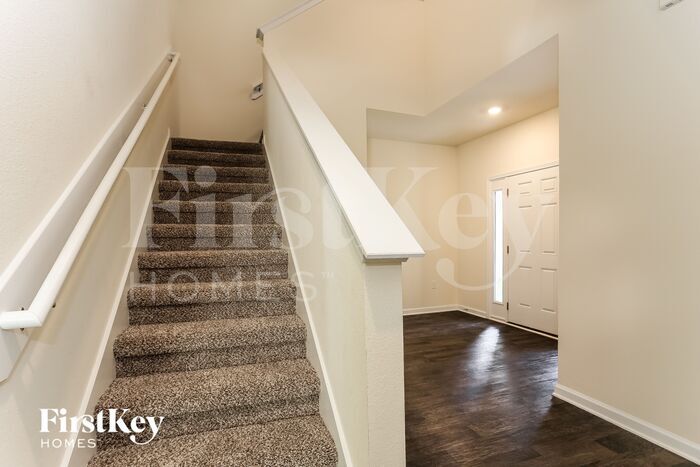 Building Photo - 5871 Calvary Dr