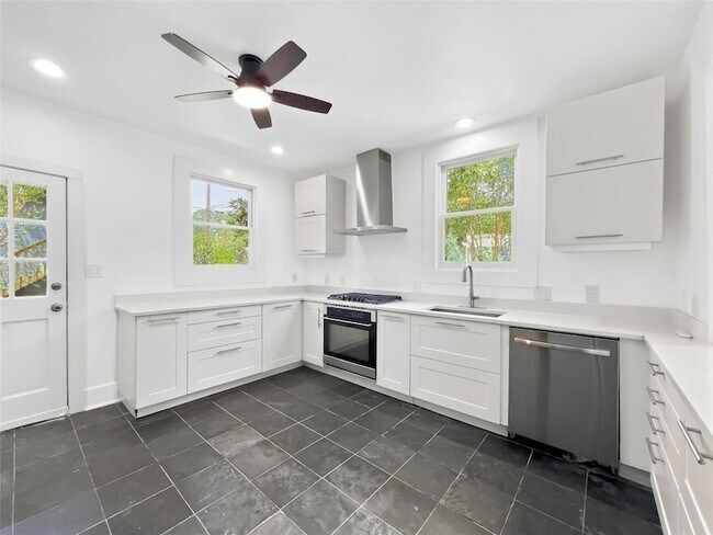 Building Photo - 4014 Avenue D