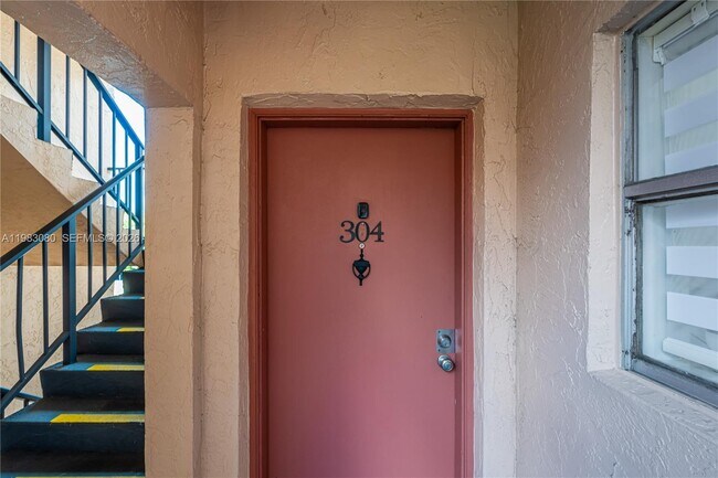 Building Photo - 13715 Kendale Lakes Cir