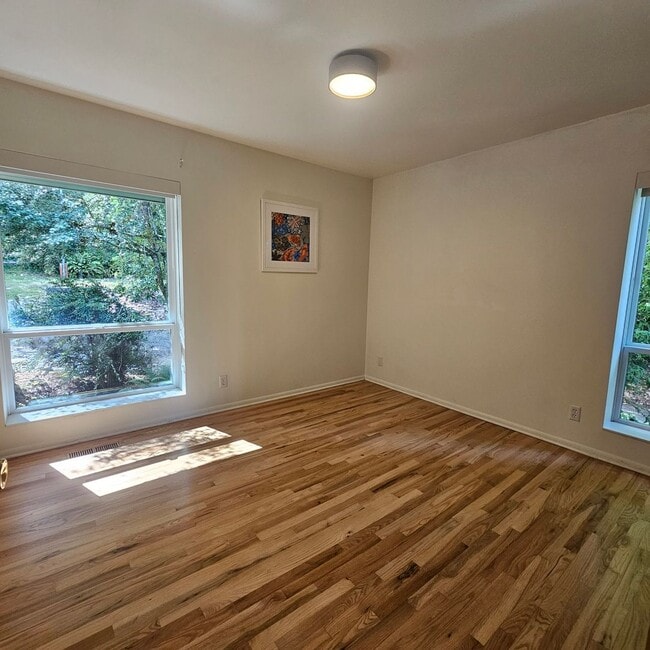 Building Photo - Private Bainbridge Island Retreat with Acreage & Modern Comforts