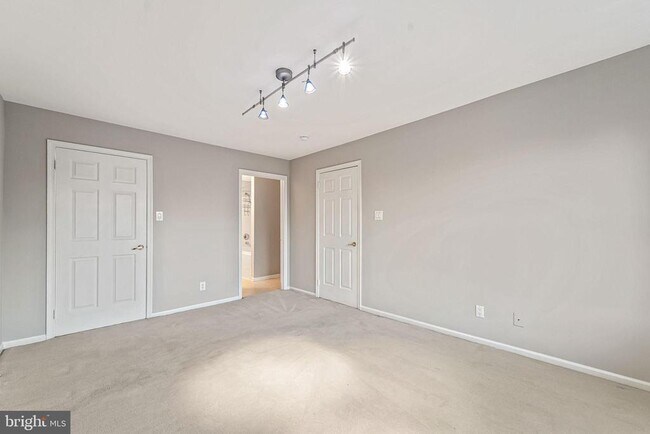 Building Photo - 4401 Aberdeen Ln