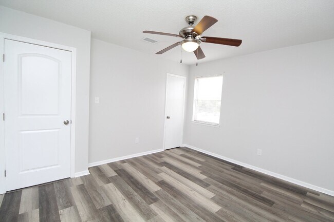 Building Photo - Charming 3-Bedroom Brick Home on Half an A...