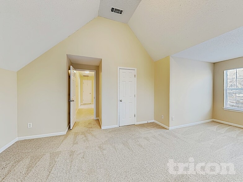 Building Photo - 4600 White Rd