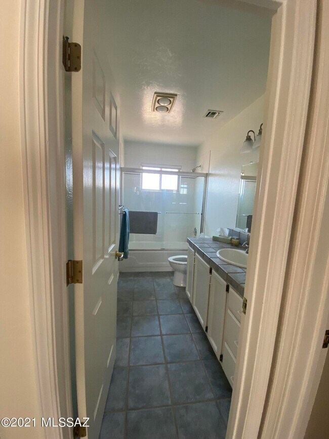 Building Photo - 3911 N Vine Tree Pl