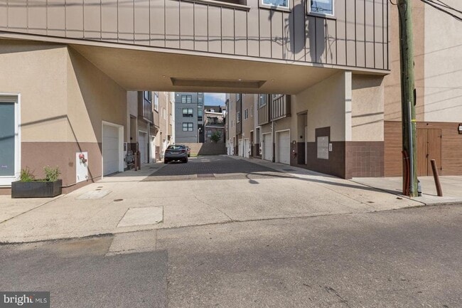 Building Photo - 211 Brown St