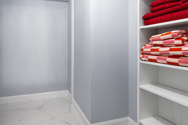 Building Photo - 3068 S Oakland Forest Dr