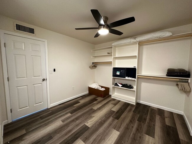 Building Photo - Beautiful Newly Remodeled Furnished Home: ...