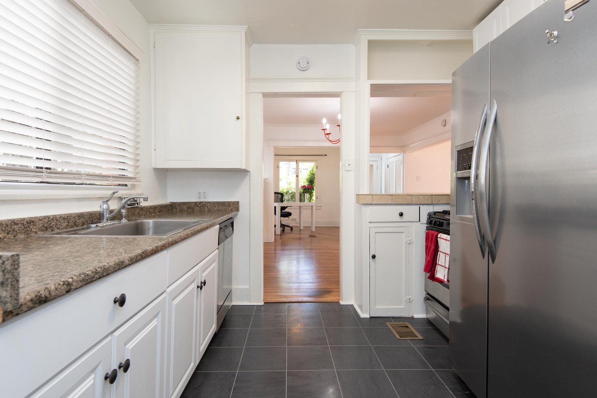 Building Photo - 2001 1/2 Pinehurst Rd