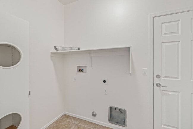 Building Photo - 3 Bedroom Home Located in Sycamore Park