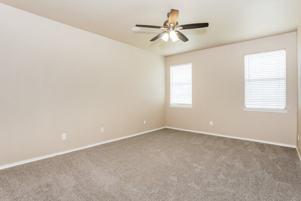 Building Photo - 2713 Meadowview Dr