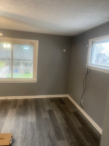 Building Photo - 12417 Watterson Ave