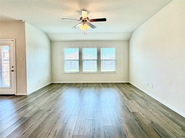 Building Photo - 4016 Spur Trail Dr