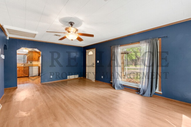 Building Photo - 2903 W Douglas Ave