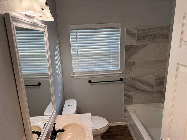 Building Photo - 1826 N Woods St