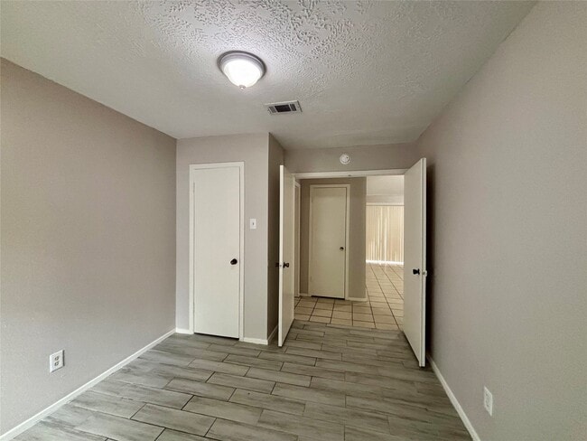 Building Photo - 4426 Hirschfield Rd