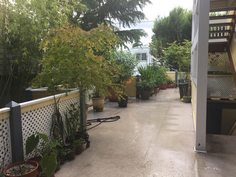 Building Photo - 1039 SE Franklin St