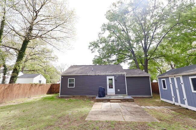 Building Photo - 936 Halsey Ln