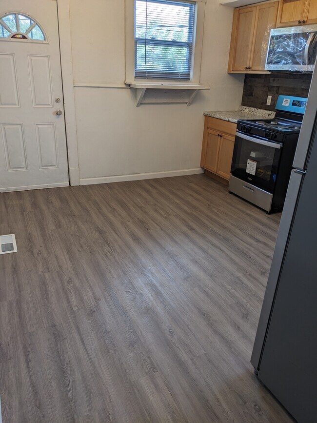 Building Photo - 3903 Schiller Pl