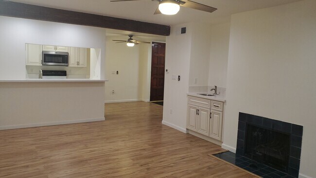Building Photo - 5334 Lindley Ave