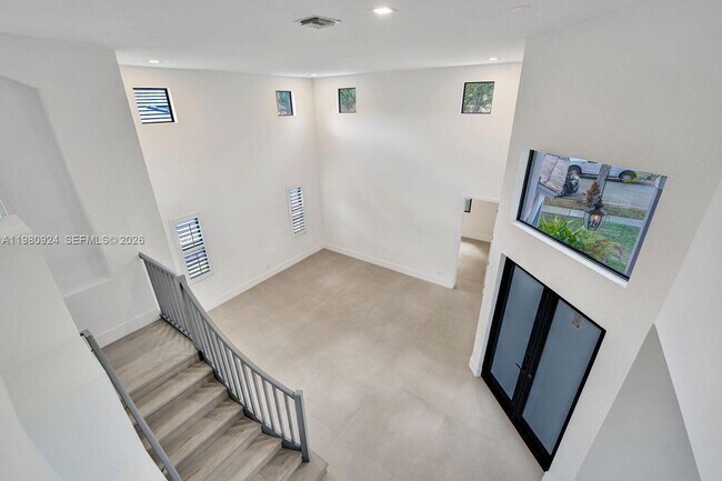 Building Photo - 4100 E Gardenia Ave