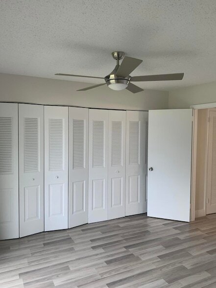 Building Photo - 204 Canterbury I