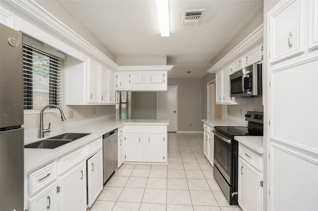 Building Photo - 12502 Olympia Dr