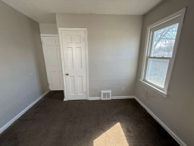 Building Photo - 2-BED, 1 BATH BEAUTIFUL SINGLE- FAMILY HOME IN MAPLE HEIGHTS!